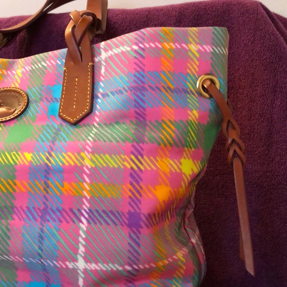 DOONEY & BOURKE NWOT Great Summer Shoulder Bag🌸 - Picture 6 of 16